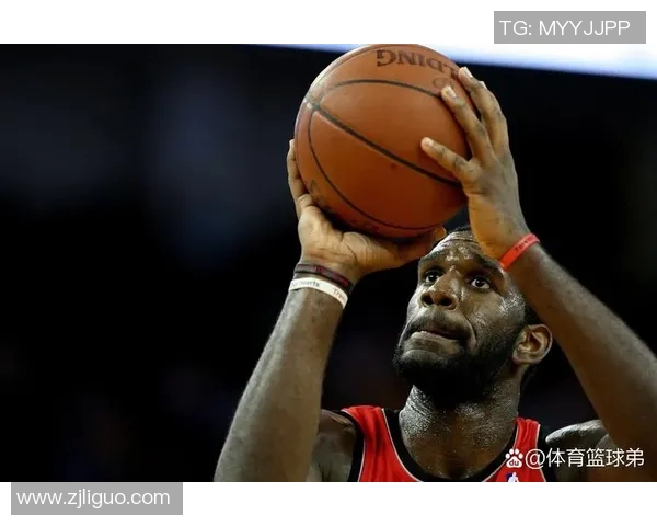 篮球明星经典动作解析：从扣篮到三分的完美演绎与技巧分享